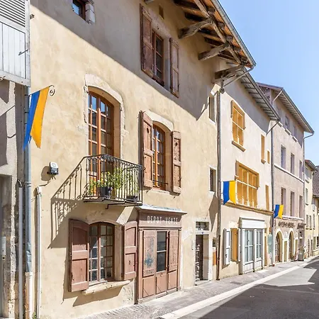 Le 8 Rue Mulet Apartamento Crémieu Exterior foto